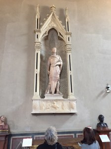 Saint George by Donatello. The first sculpture that fully expressed the aesthetic and civil ideals of the Renaissance. 1416